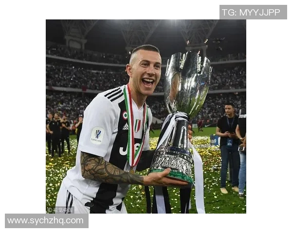 足球巨星进球后深情亲吻戒指诠释爱情与荣耀的独特庆祝方式